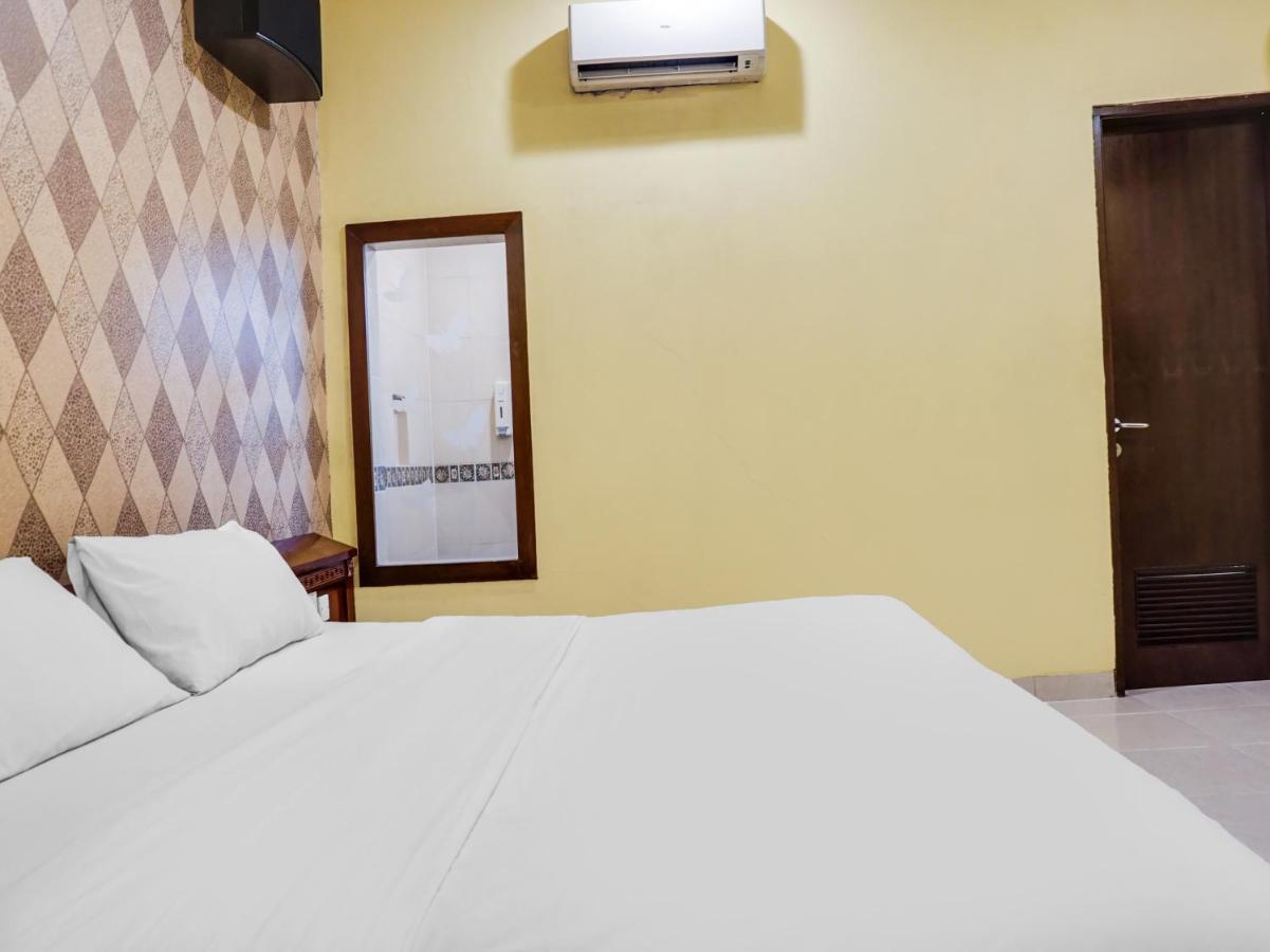 Super Oyo Townhouse Oak Bi Executive Hotel Jakarta Buitenkant foto