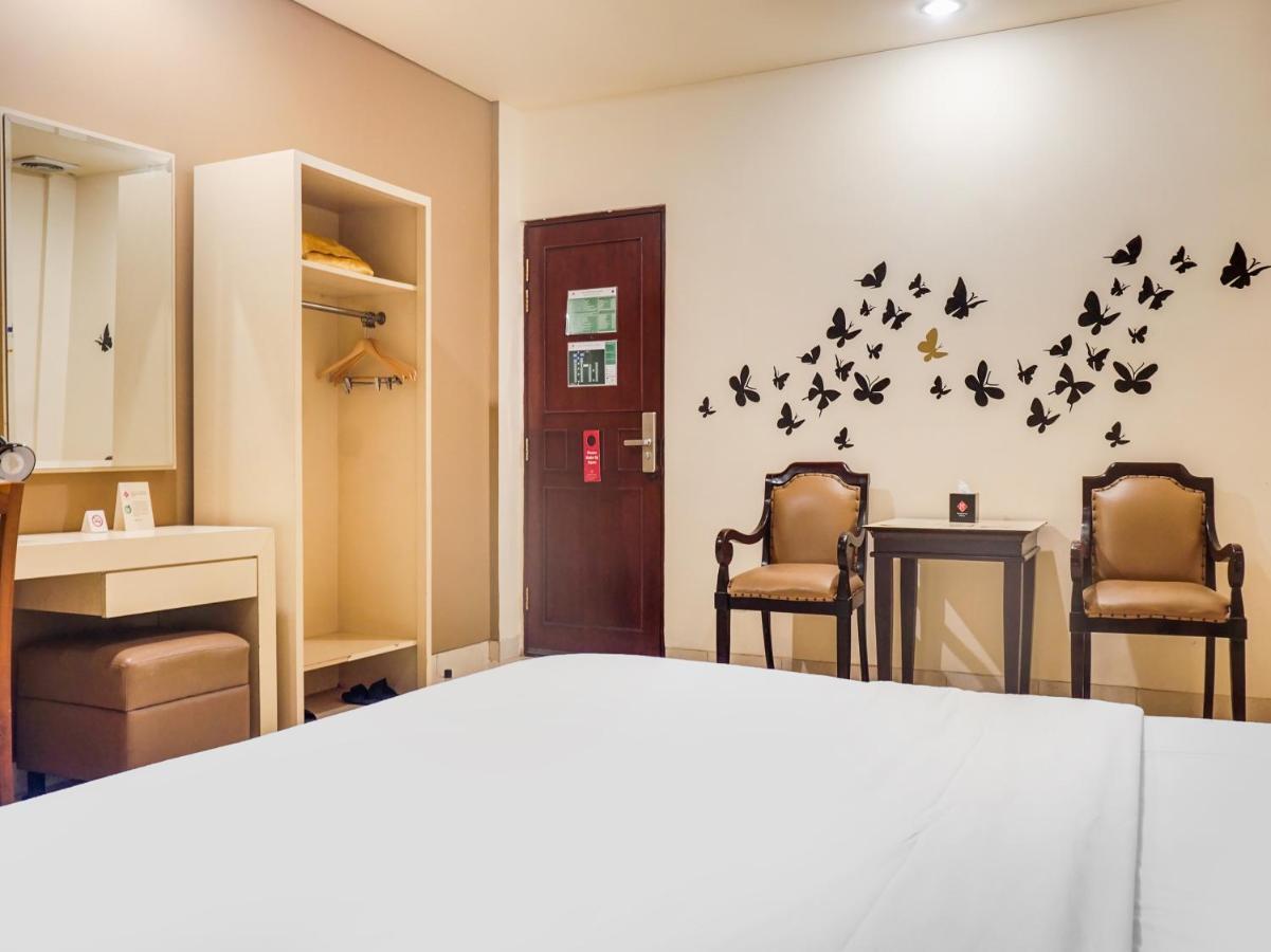 Super Oyo Townhouse Oak Bi Executive Hotel Jakarta Buitenkant foto